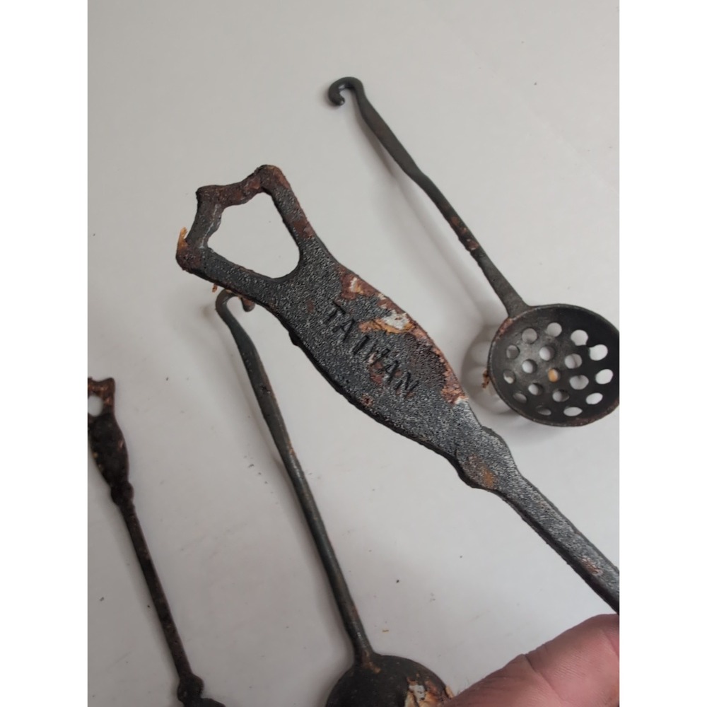 Lot Of 5 Vintage Cast Iron Kitchen Tools Taiwan Smelting Spoon Fork Hooks - Picture 9 of 11